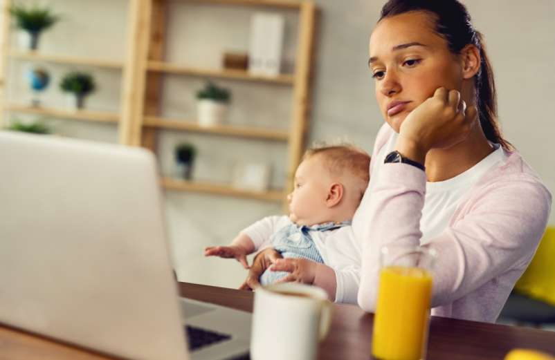 Le regret d’être mère : causes et témoignages Le regret d’être mère : causes et témoignages