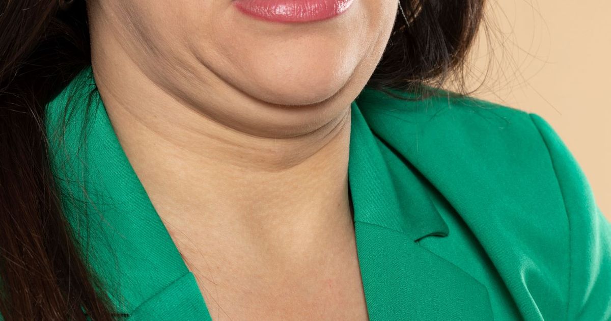 Double menton : voici la méthode n°1 pour le camoufler facilement (d'après les conseils d'une maquilleuse pro)