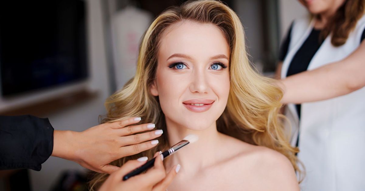 Les 2 pires tendances maquillage après 40 ans: conseils d’une Je suis maquilleuse professionnelle et voici les 2 pires tendances maquillage (qui vieillissent les traits après 40 ans)