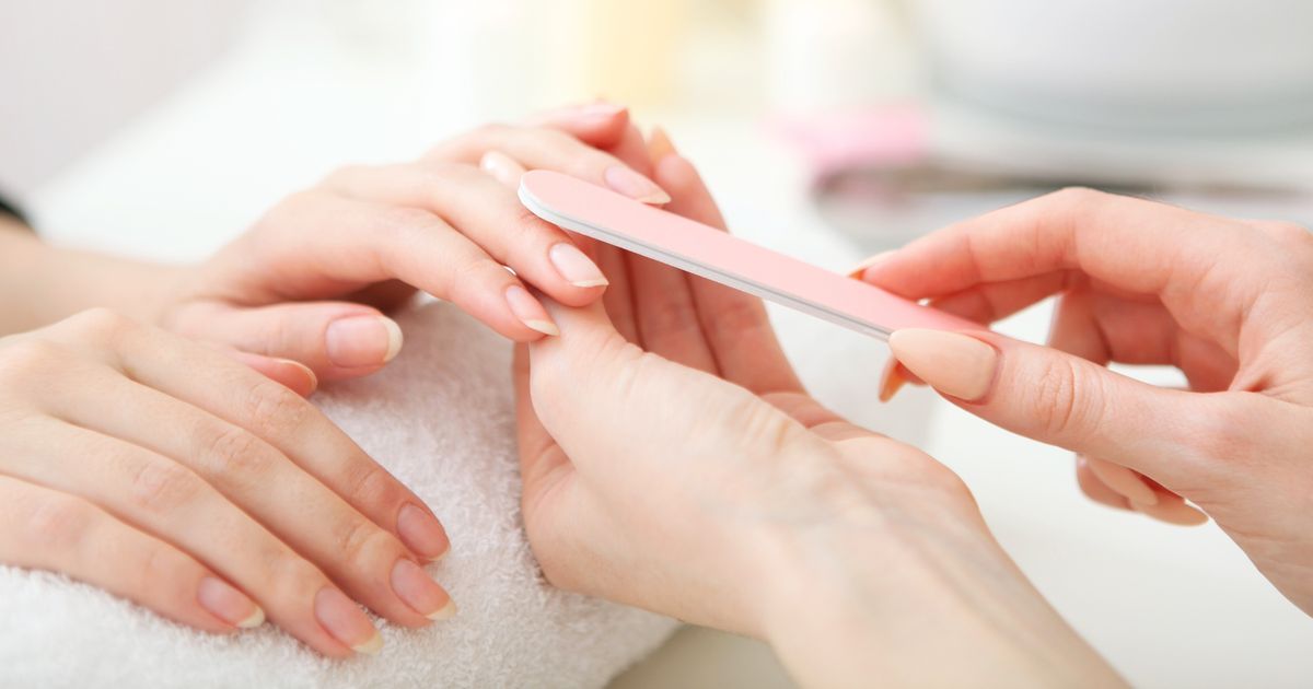 Tendances manucure 2021 : adoptez la couleur Pantone de l’année Le peach fuzz, c'est fini : voici les tendances manucure pour adopter la nouvelle couleur Pantone de l'année