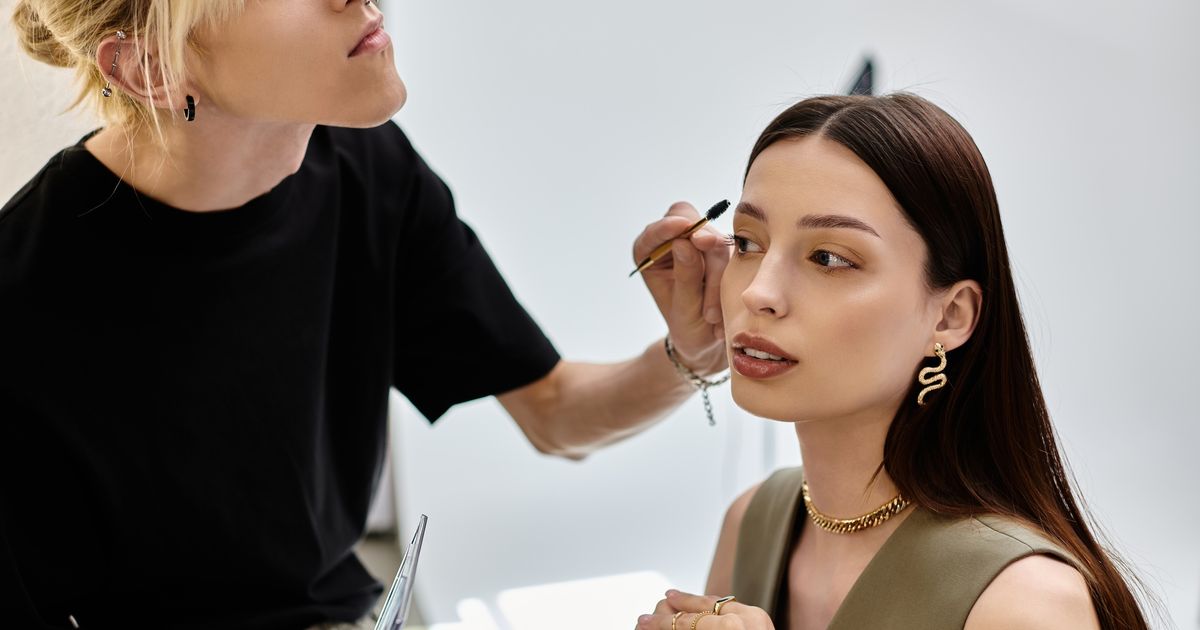 La "clean girl", c'est fini : 2025 laisse place à l'exubérance avec la tendance “rococo”