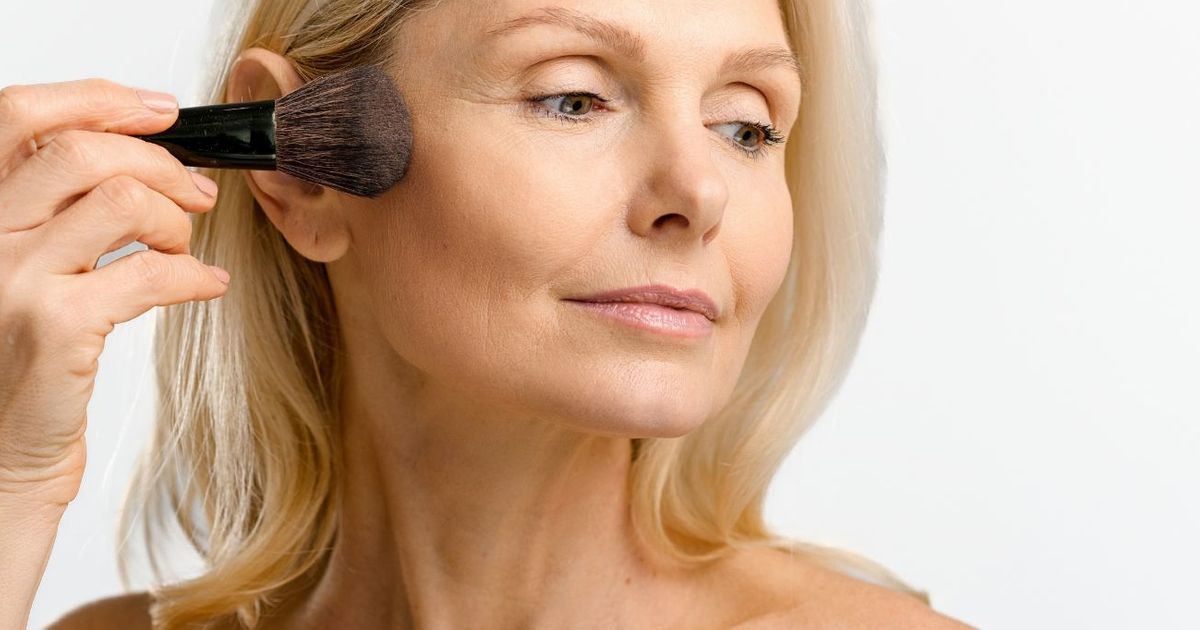 Ce nouveau fond de teint enrichi à 80% de soin unifie la peau sans marquer les rides (parfait pour les peaux matures)