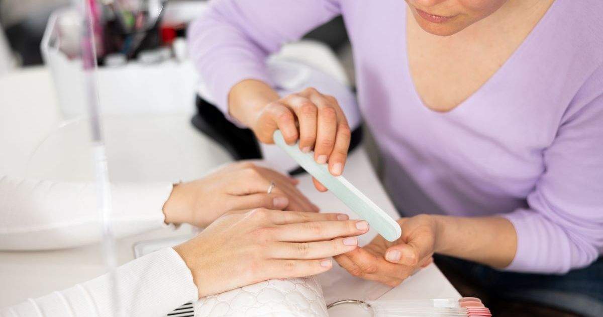 Le baby boomer, c'est fini : la tendance manucure "ice cream" est la meilleure façon de porter la french en 2025