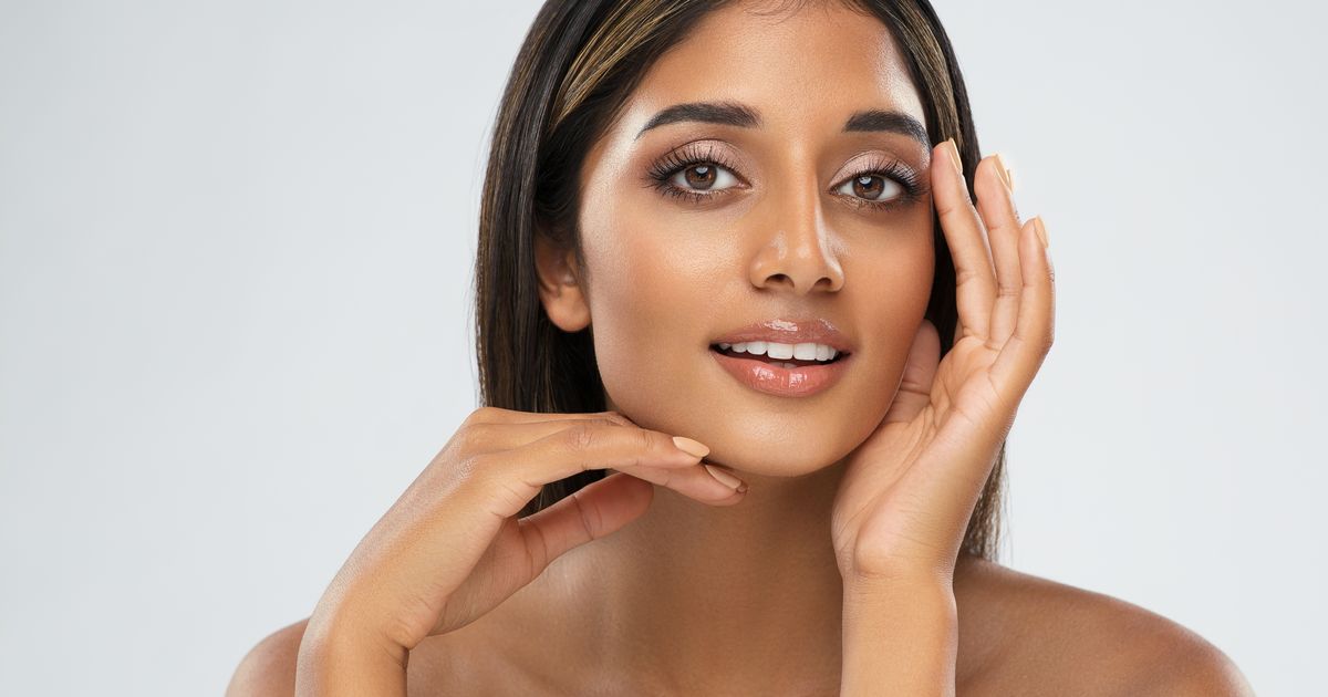 Je suis dermatologue et j'alerte sur ces 2 produits cosmétiques qui peuvent "faire tomber les sourcils"