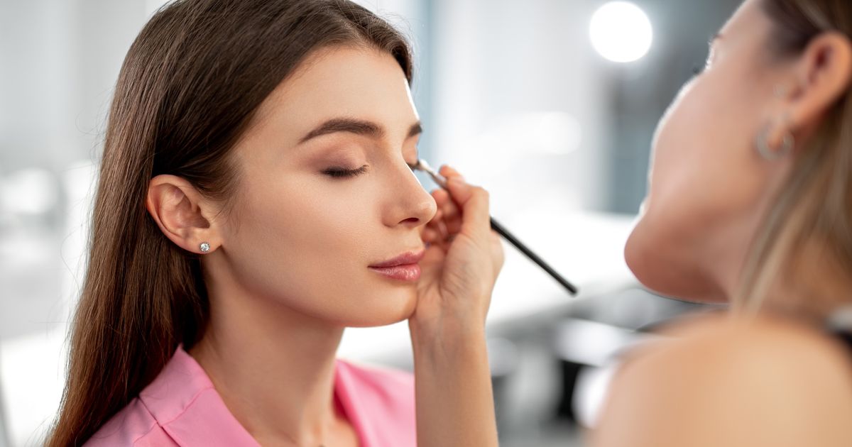 Le make-up naturel, c'est fini ? Cette tendance maquillage détestée de la Gen Z fait un retour en force 2025