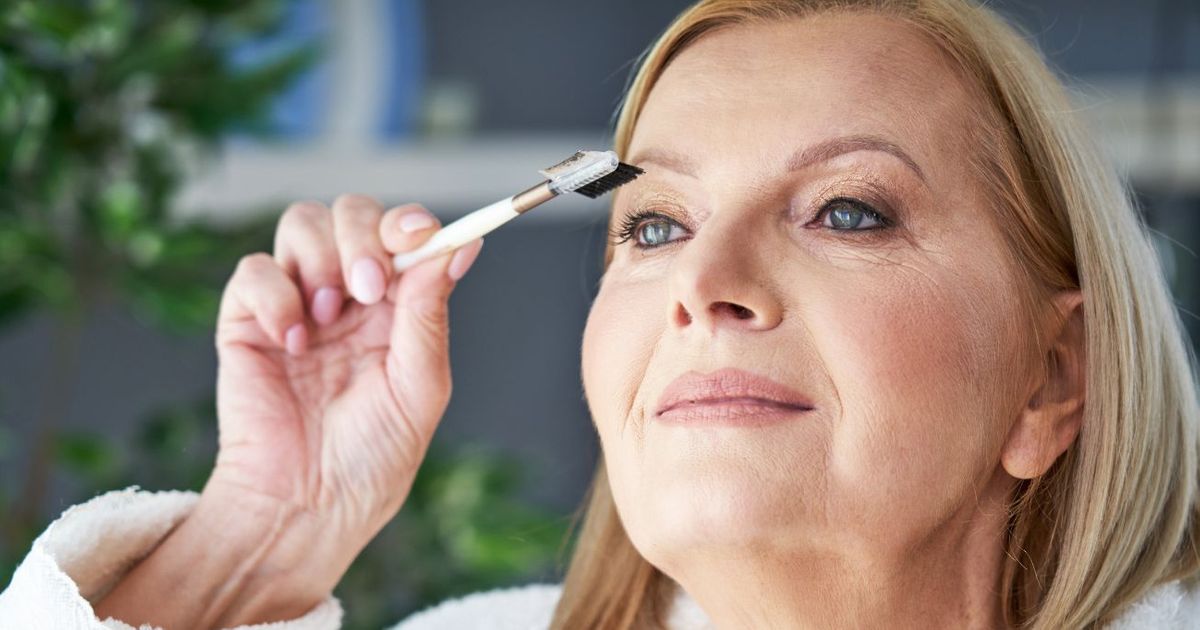 Paupières tombantes : l'astuce du "Straight Eye Shadow" est la meilleure pour lifter le regard après 50 ans facilement