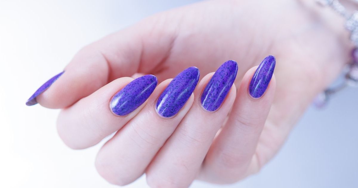 Tendances manucure : c'est quoi la "blue nails theory", cette trend qui buzze sur Tik Tok ?