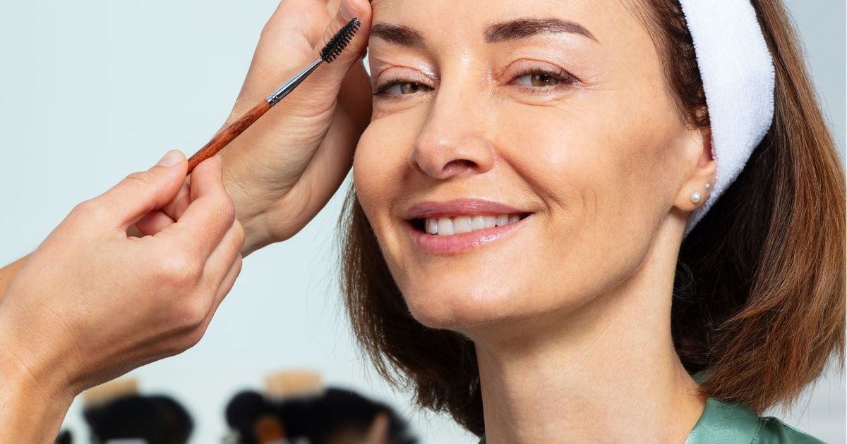 Paupières tombantes : voici les meilleures couleurs de fard à paupières pour lifter et rajeunir le regard après 50 ans