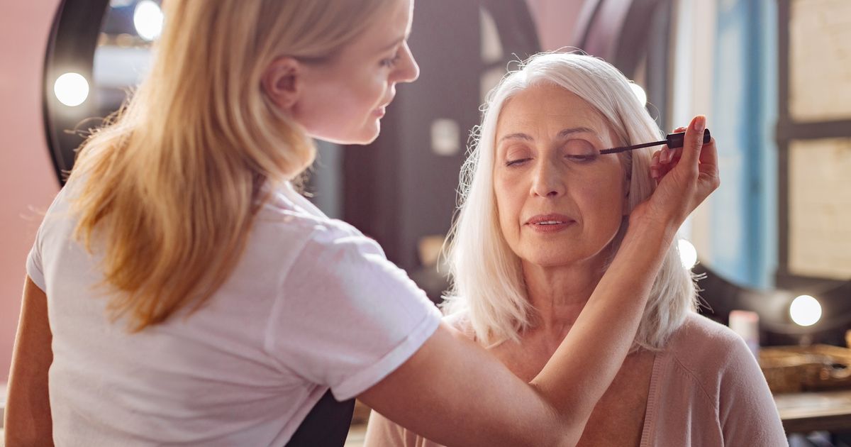 Regard rajeuni: astuce simple d’une dermatologue pour paupières tombantes après Paupières tombantes : l’astuce "toute simple" de cette dermatologue peut totalement transformer le regard après 50 ans