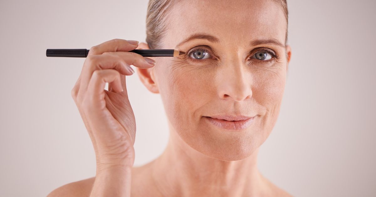 Paupières tombantes : “Je suis une maquilleuse de 60 ans et voici comment j’applique mon eyeliner”