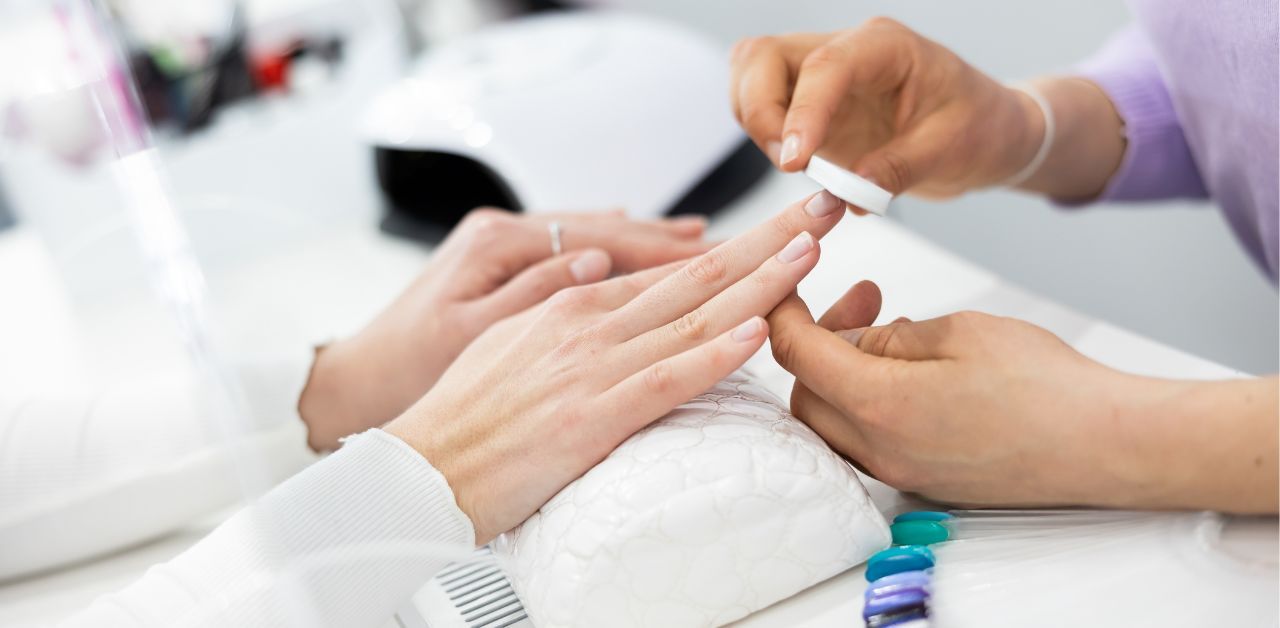 MaquillageExit les ongles en amande, la tendance manucure des "Coffin Nails" est la meilleure forme pour affiner vos mains
                S’il y a bien une forme d'ongles à adopter cette année, c’est celle-ci ! Que vous choisissez d'opter pour des …