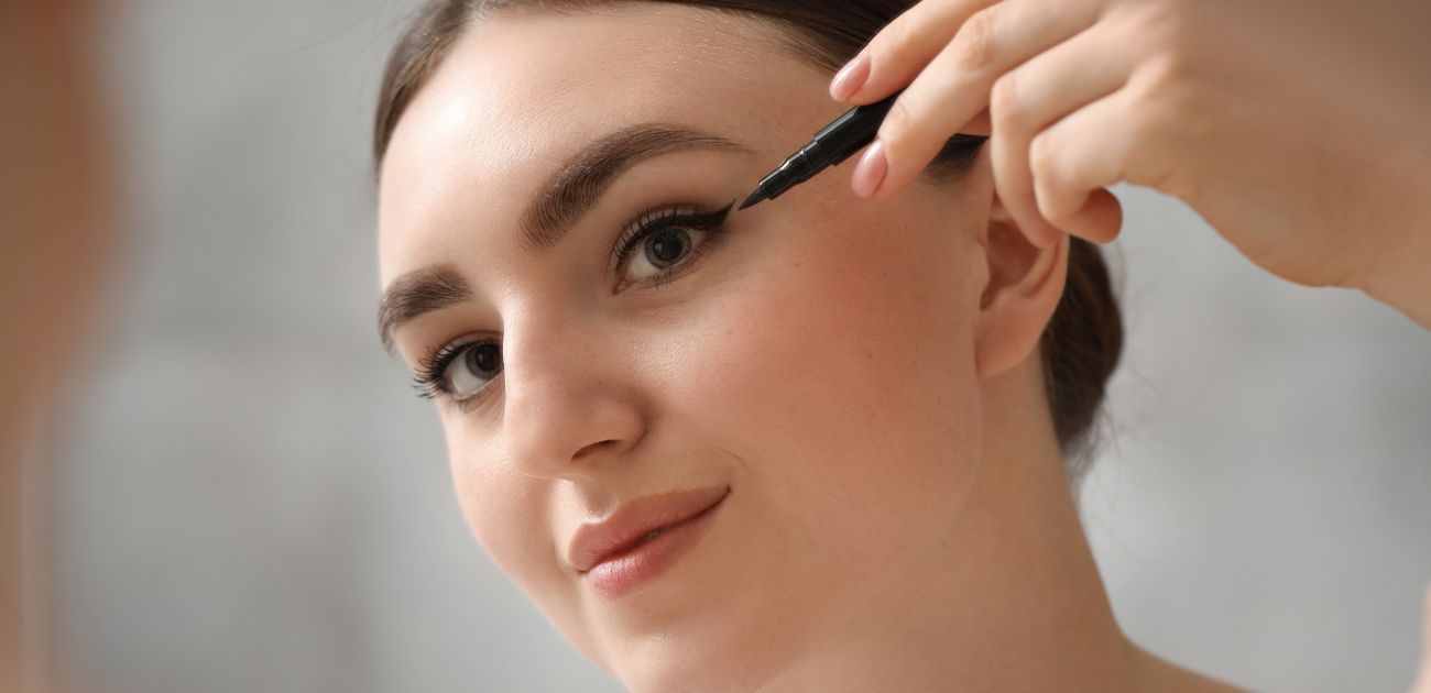 Beauté
                                        Paupières tombantes : on a testé les eye-liners anti-âge et celui à 7 euros rajeunit le regard