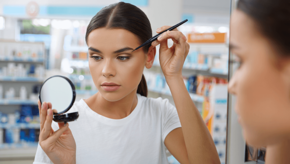 Eyeliner à petit prix : voici la
référence n°1 en France en pharmacie (à moins de 4 euros)
