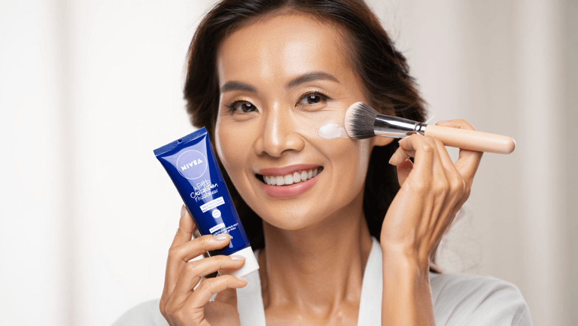 Nivea : l’astuce méconnue d’un
maquilleur pour un maquillage léger et lumineux après 50 ans cet
été
