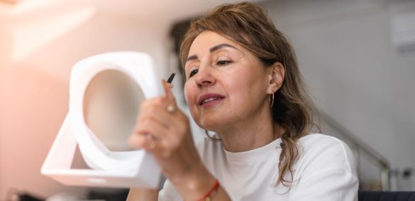 Sourcils fins et clairsemés
après 50 ans : la façon idéale de redessiner votre ligne pour un
regard immédiatement lifté
