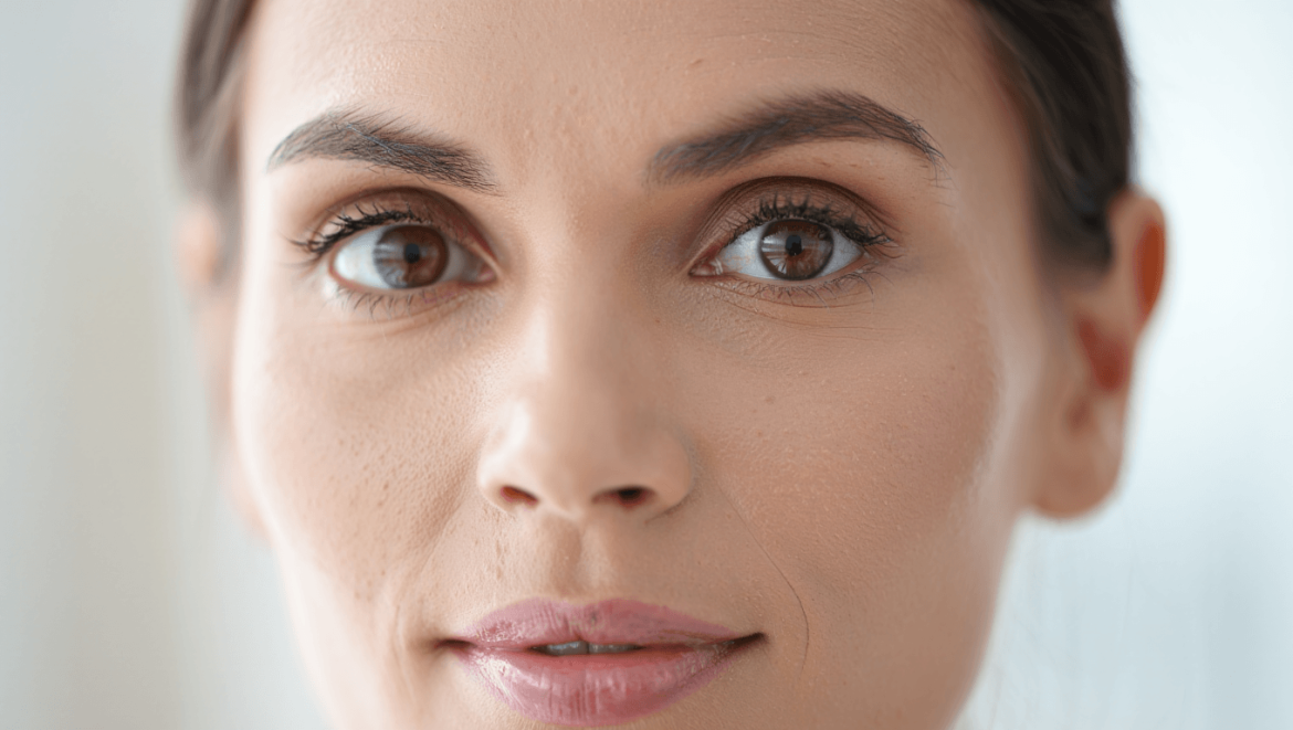 Sourcils fins après 50 ans : ce
crayon enrichi en actifs de soin active la pousse des poils (il
rajeunit le regard)
