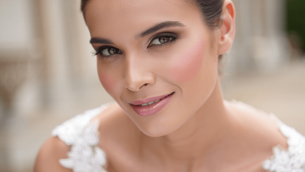 Mariage : le “soft glam”, le
maquillage de mariée le plus chic du moment selon un
maquilleur

