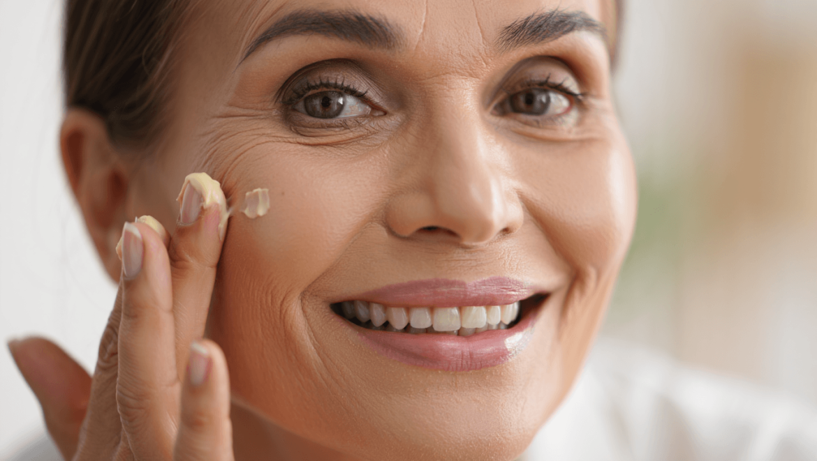 Maquillage après 50 ans : mieux
qu’un blush, ce baume est le produit le plus rajeunissant pour
avoir bonne mine sans marquer les rides
