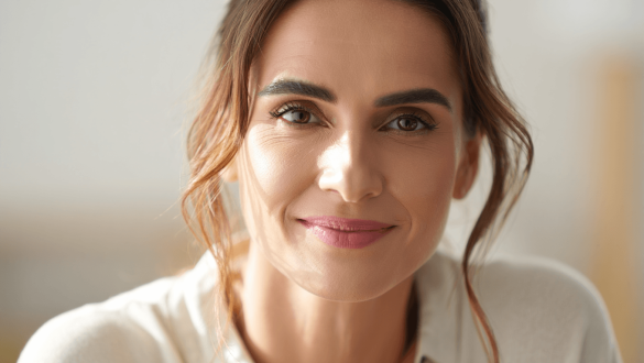Sourcils clairsemés après 50 ans
: ces 3 techniques pour les épaissir ont un effet rajeunissant,
selon les maquilleurs
